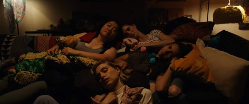 معرفی و بررسی فیلم دختر بیمار| Sick girl 2023